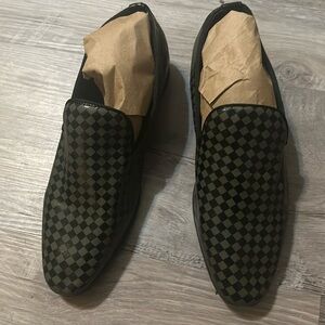 Black green uubaris new shoes Sz 10